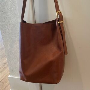 Madewell the essential bucket tote in warm cinnamon gold buckle msrp $178 NEW